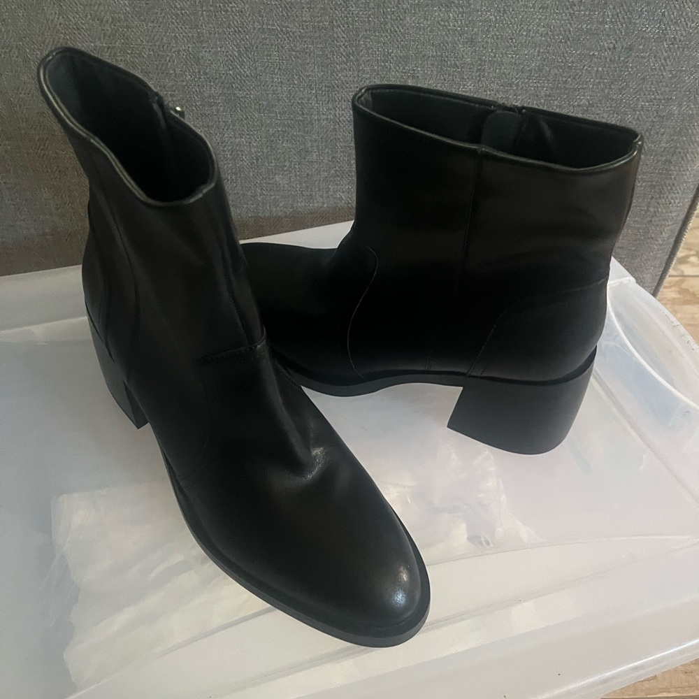 Steve Madden Black Ankle Boots Timeless Design